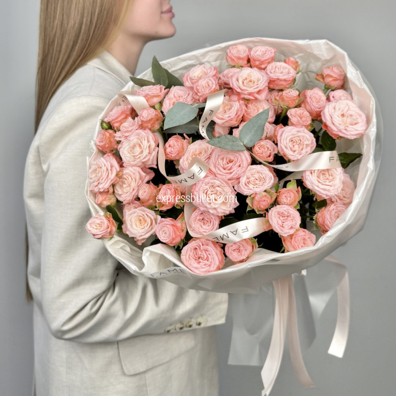 Монобукет с кустовой розой